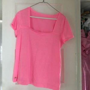 Lilly Pulitzer M pink tee
